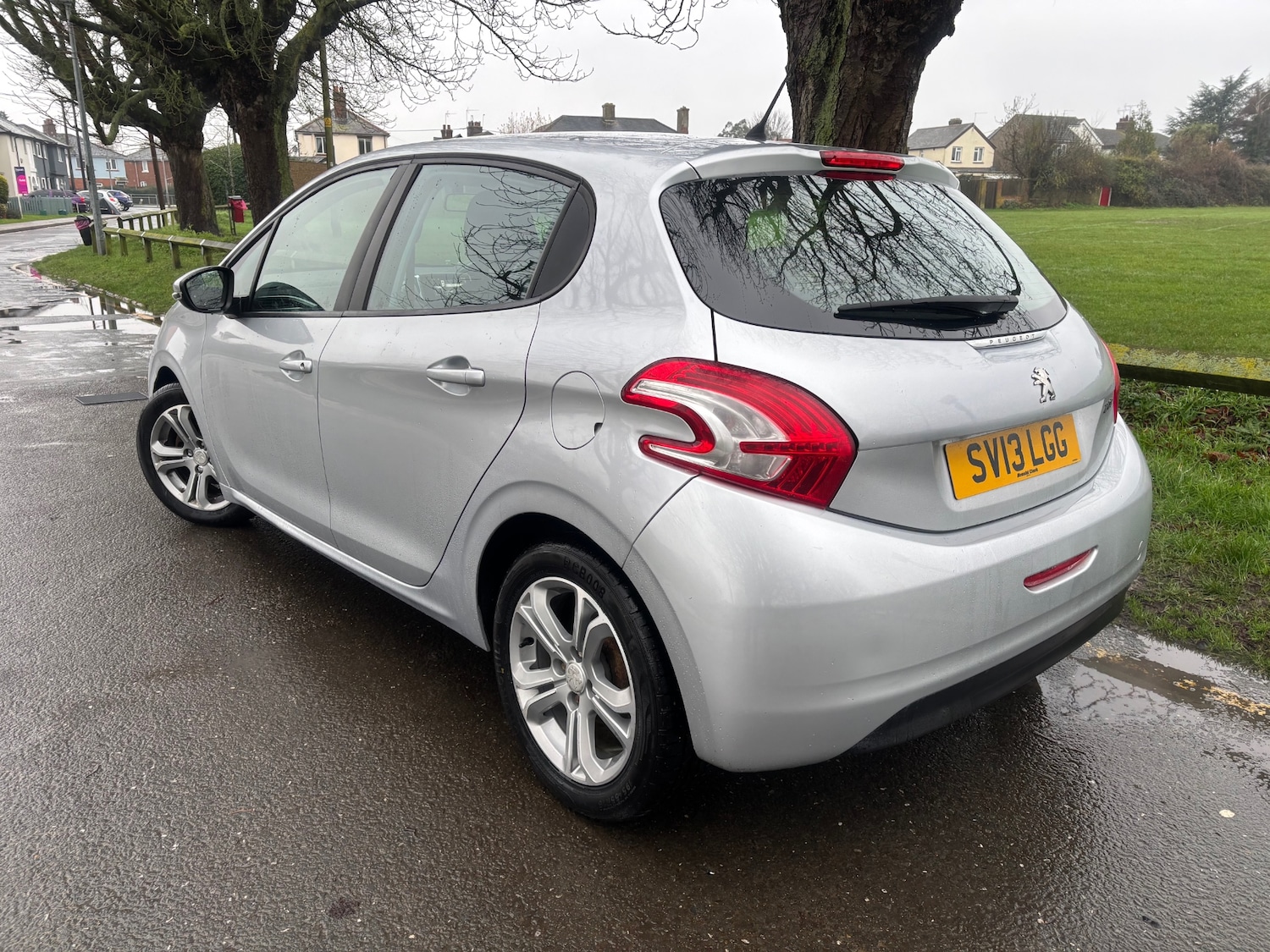 Used Peugeot 208 2013 for sale - 77447777: Photo 4
