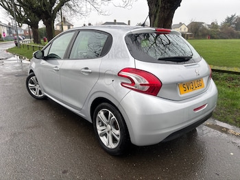 Used Peugeot 208 2013 for sale - 77447777: Photo