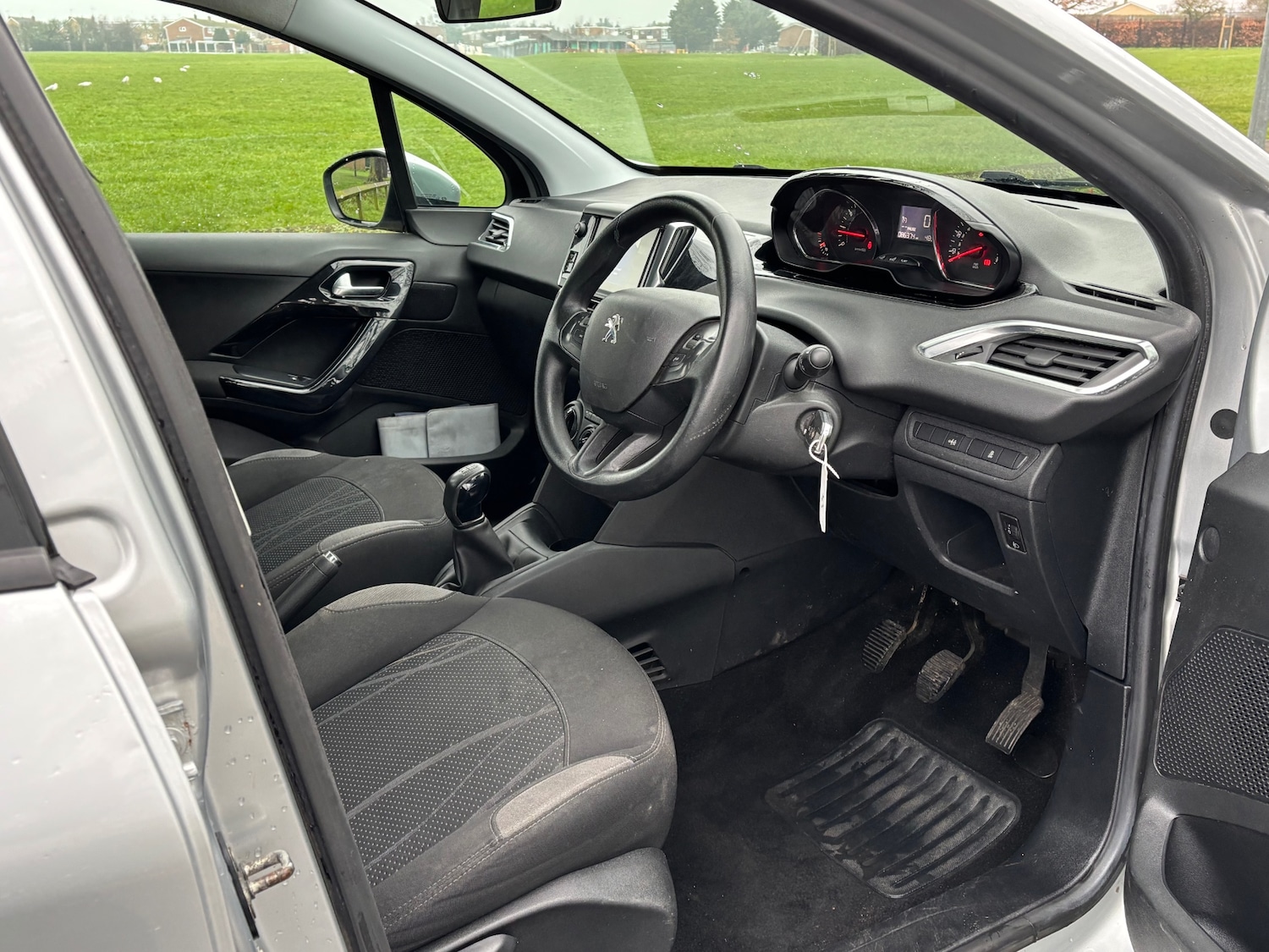 Used Peugeot 208 2013 for sale - 77447777: Photo 5