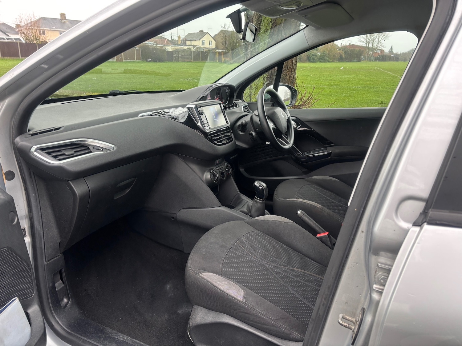 Used Peugeot 208 2013 for sale - 77447777: Photo 6