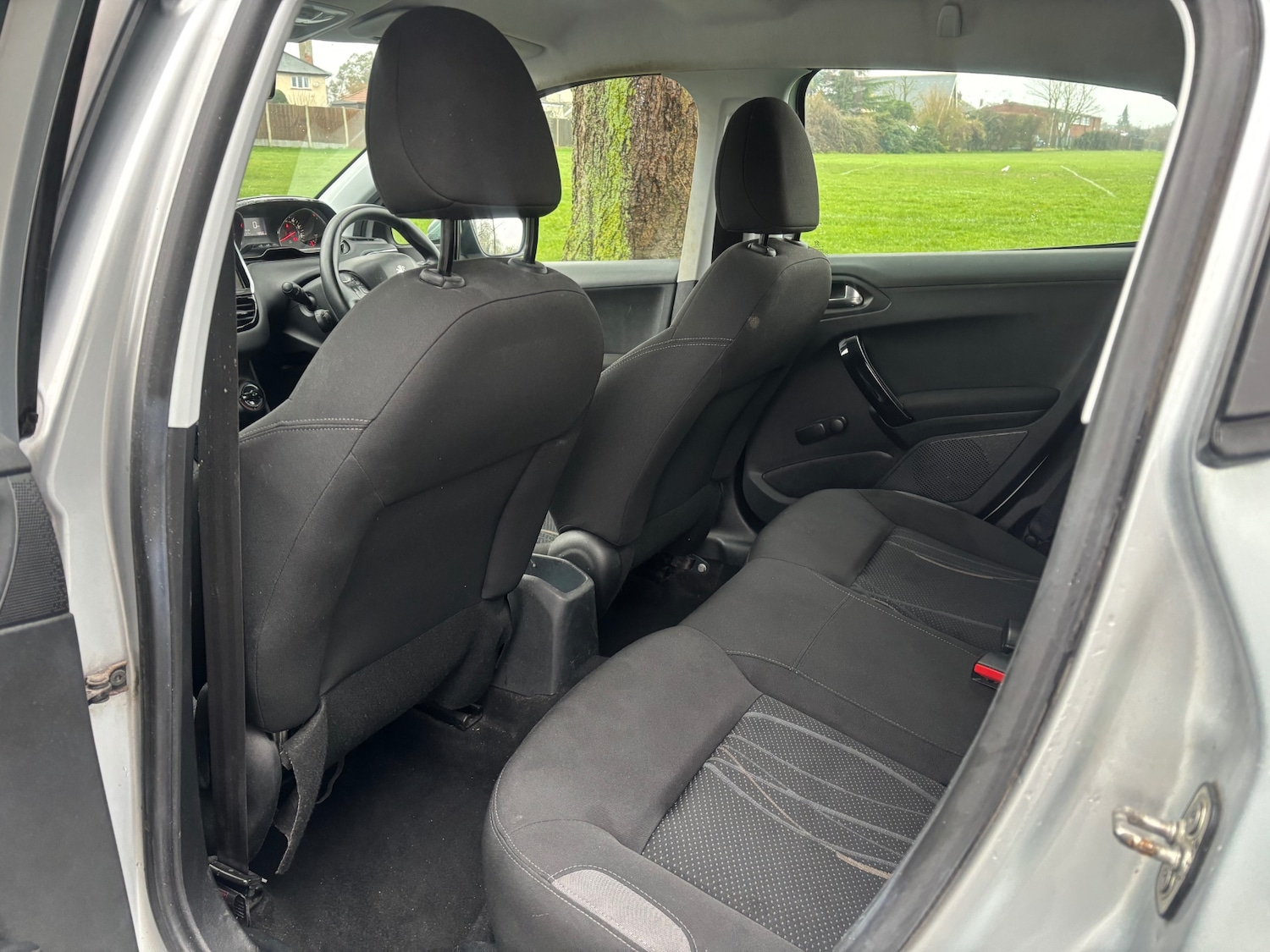 Used Peugeot 208 2013 for sale - 77447777: Photo 8