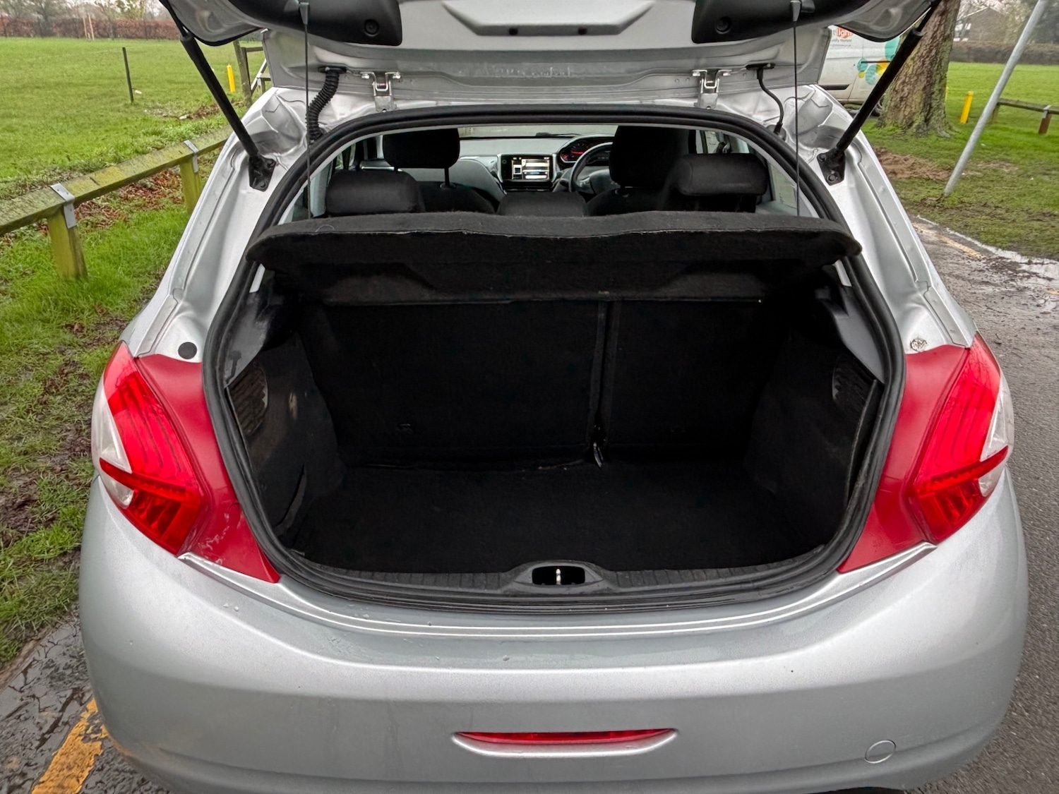 Used Peugeot 208 2013 for sale - 77447777: Photo 9