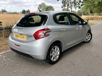 Used Peugeot 208 2014 for sale - 79306273: Photo