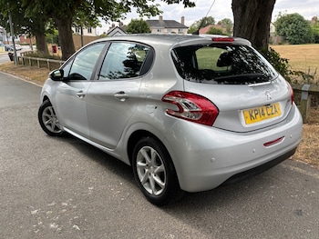Used Peugeot 208 2014 for sale - 79306273: Photo