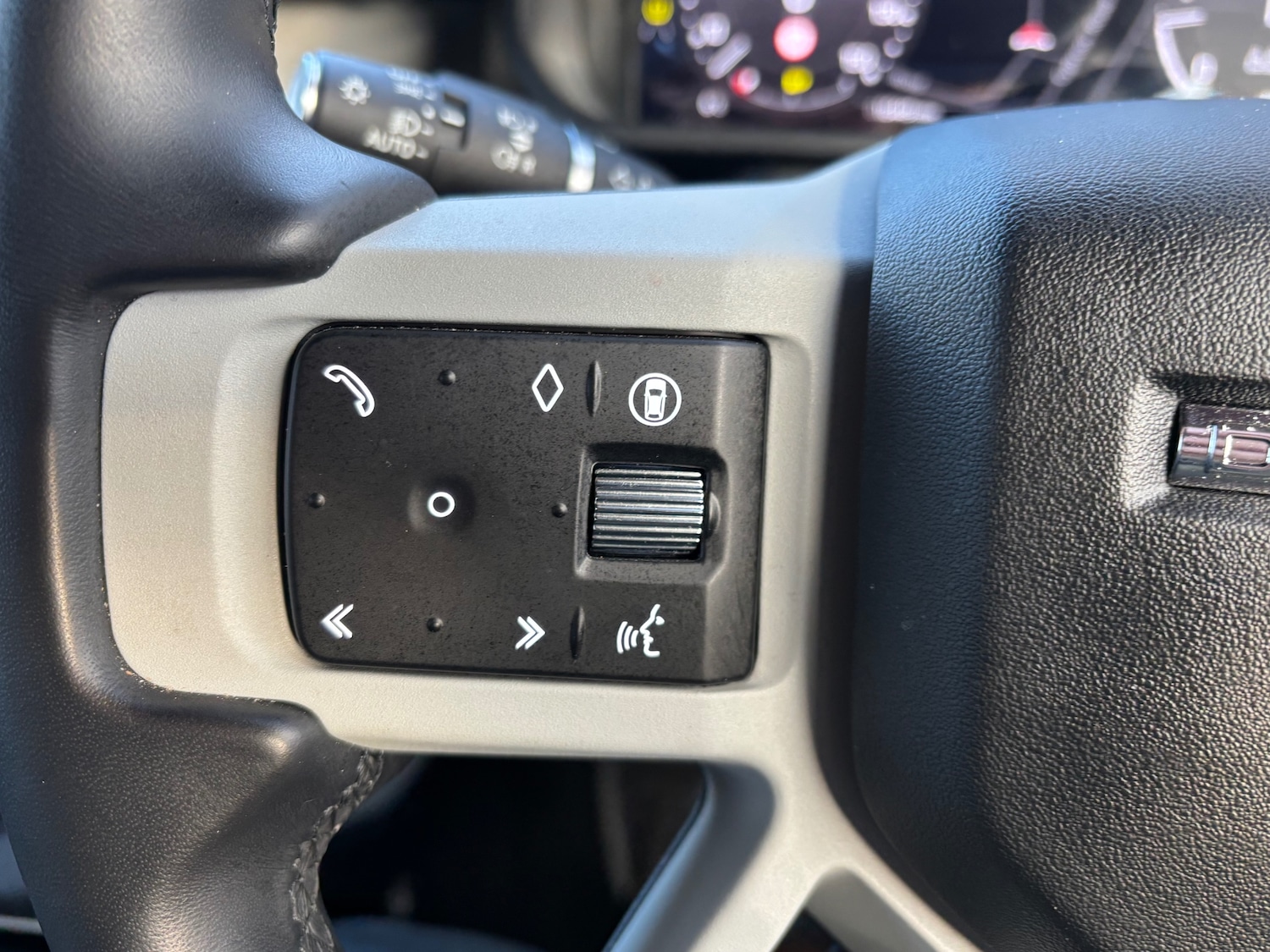 Used Land Rover Defender 2024 for sale - 77303903: Photo 13