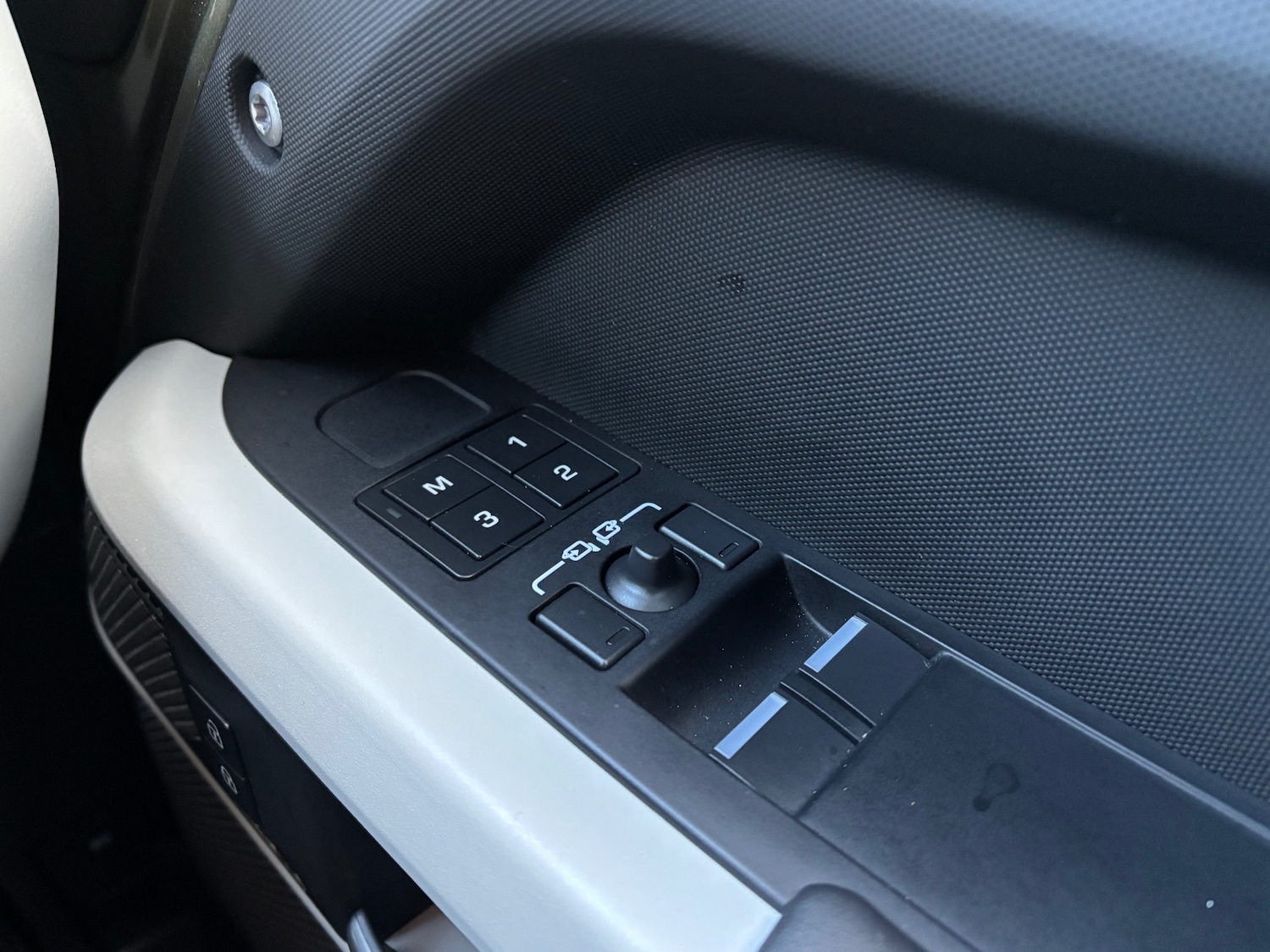 Used Land Rover Defender 2024 for sale - 77303903: Photo 15