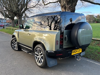 Used Land Rover Defender 2024 for sale - 77303903: Photo