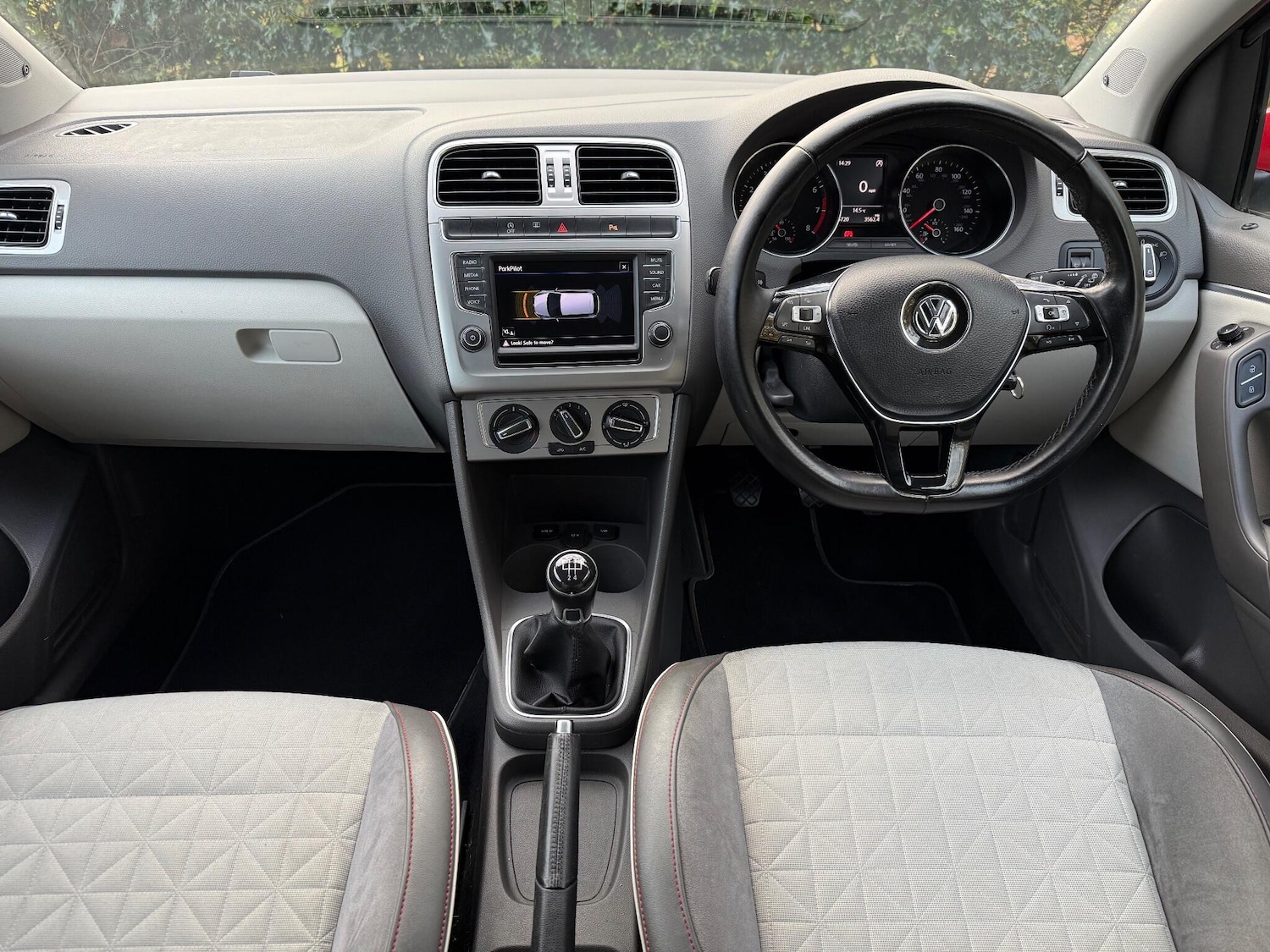 Used Volkswagen Polo 2017 for sale - 76513459: Photo 3