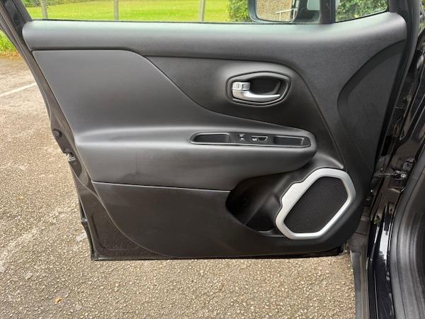 Used Jeep Renegade 2016 for sale - 75781432: Photo 42