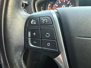 Used Volvo V40 2018 for sale - 75577835: Photo