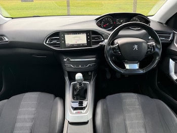 Used Peugeot 308 2018 for sale - 79116073: Photo