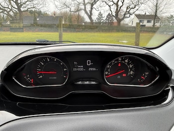 Used Peugeot 208 2015 for sale - 77538390: Photo