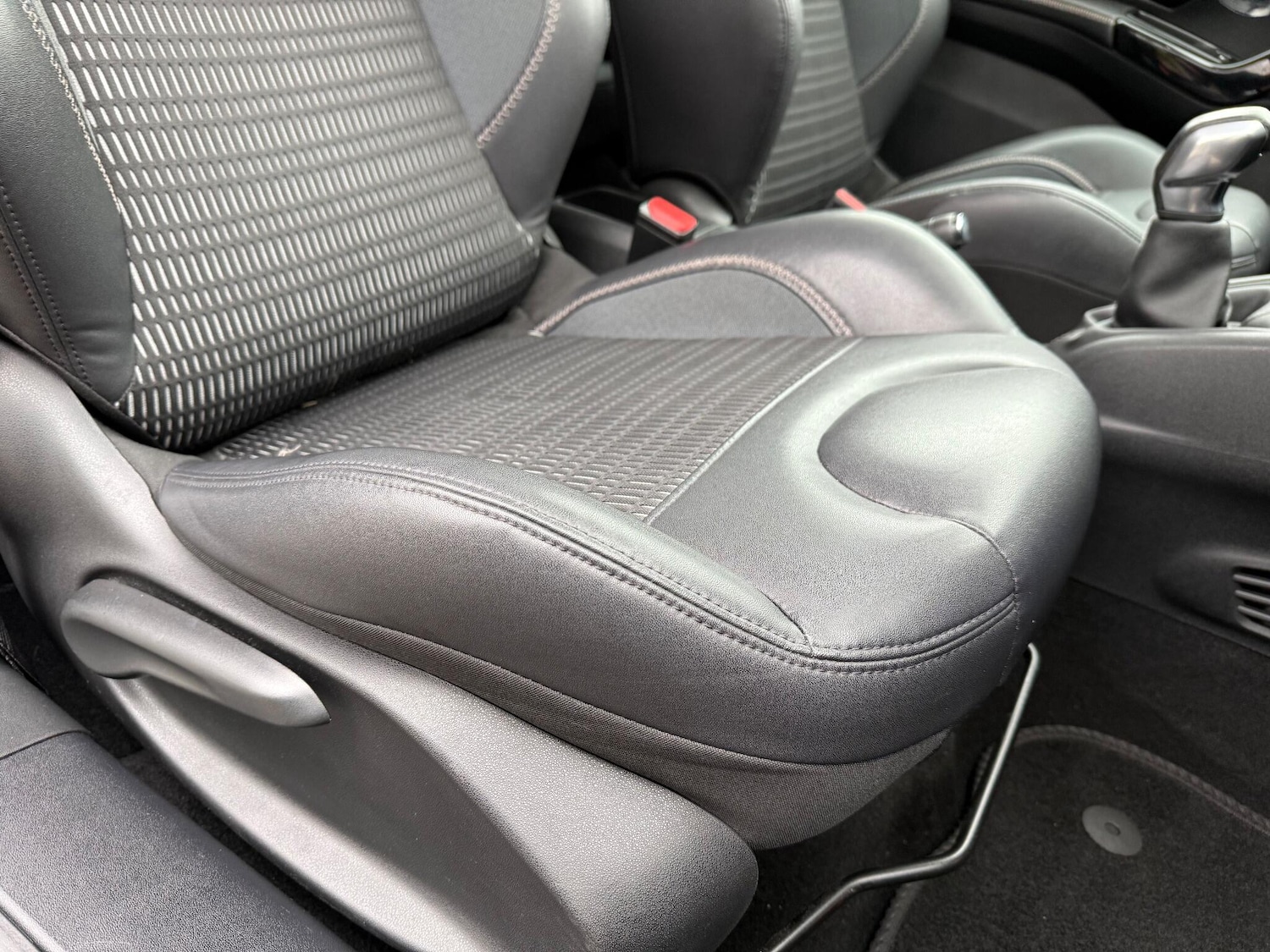 Used Peugeot 208 2015 for sale - 77144280: Photo 10