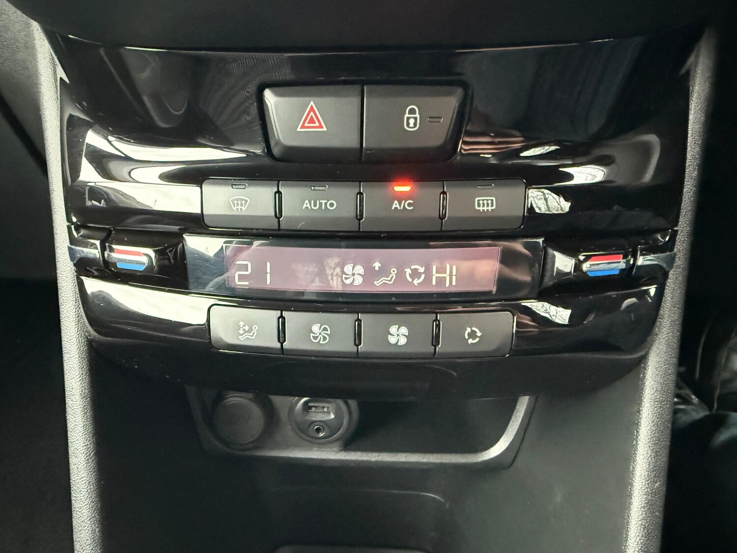 Used Peugeot 208 2015 for sale - 77144280: Photo 18