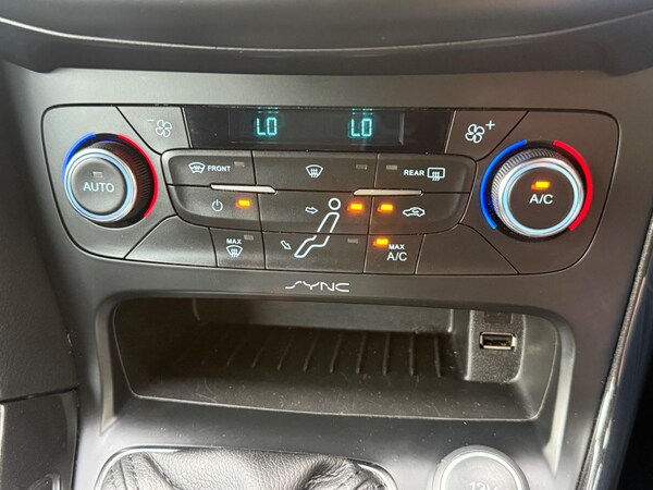 Used Ford Focus 2015 for sale - 76214701: Photo 4