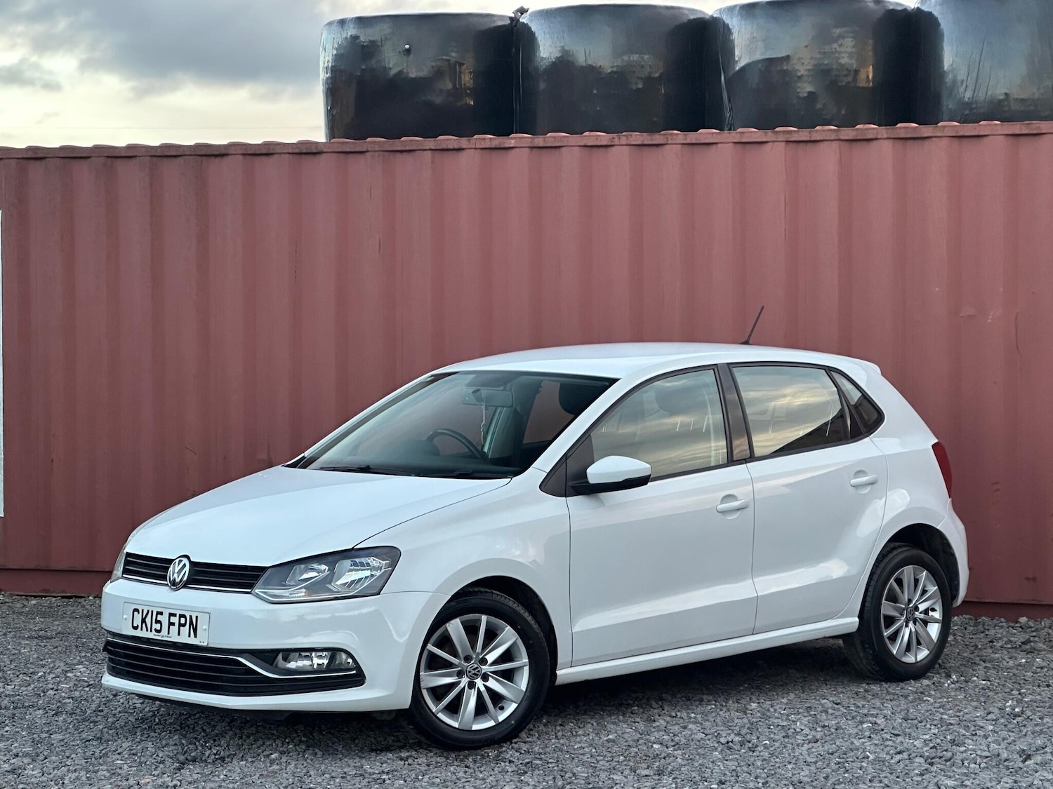 Used Volkswagen Polo 2015 for sale - 77102011: Photo 2