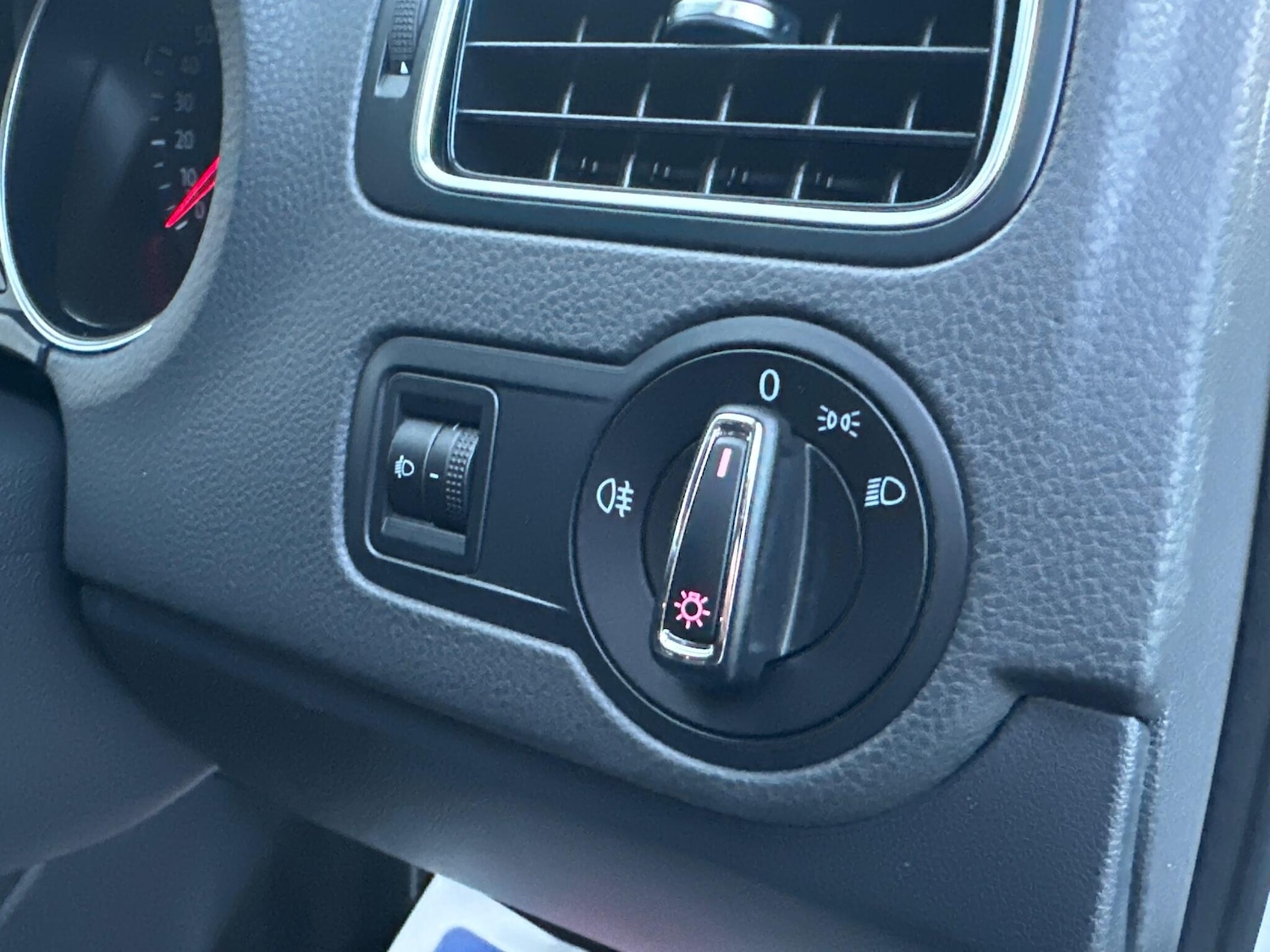 Used Volkswagen Polo 2015 for sale - 77102011: Photo 45