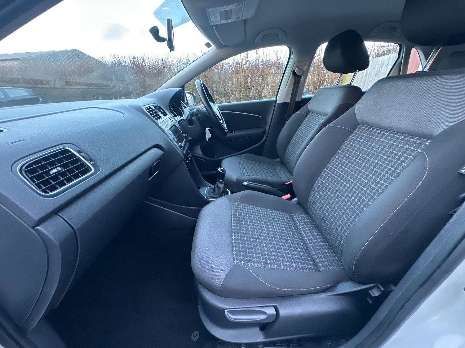 Used Volkswagen Polo 2015 for sale - 77102011: Photo 60