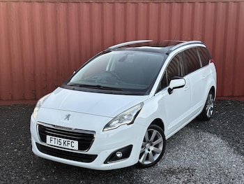 Used Peugeot 5008 2015 for sale - 76899003: Photo