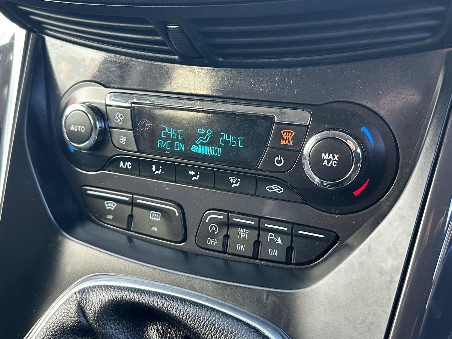 Used Ford Kuga 2015 for sale - 76953366: Photo 57