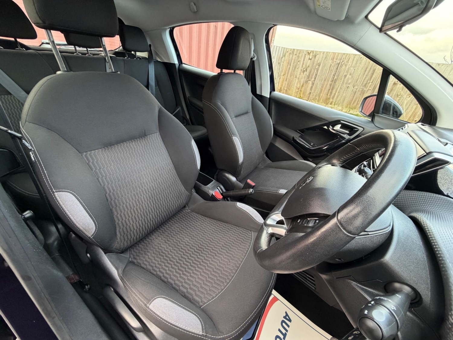 Used Peugeot 208 2015 for sale - 77853494: Photo 37