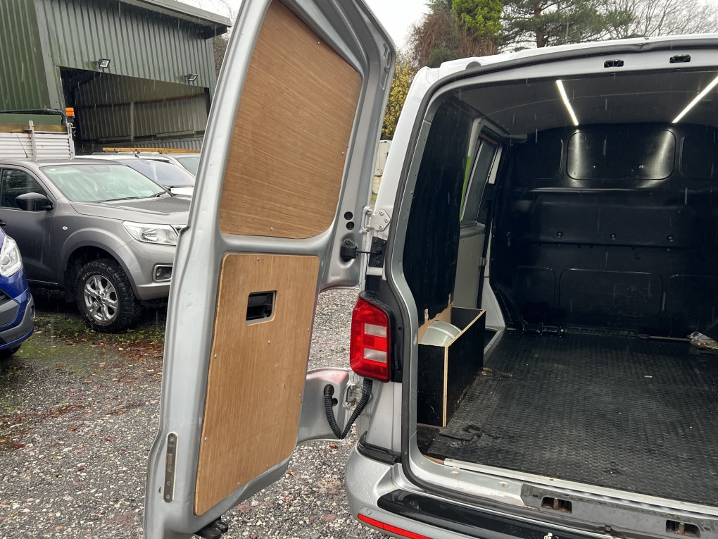 Used Volkswagen Transporter 2015 for sale - 76830422: Photo 9