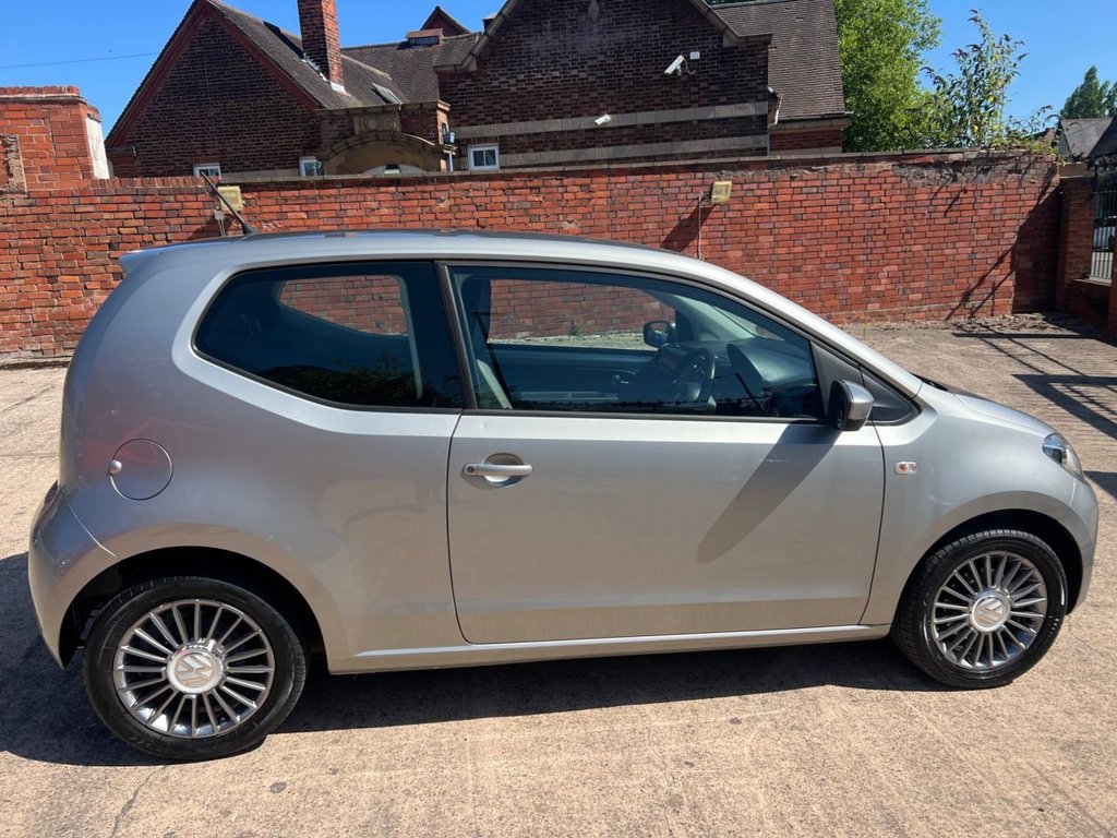 Used Volkswagen up! 2014 for sale - 76376327: Photo 2