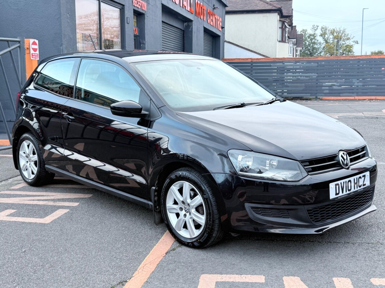 Used Volkswagen Polo 2010 for sale - 76989435: Photo 2