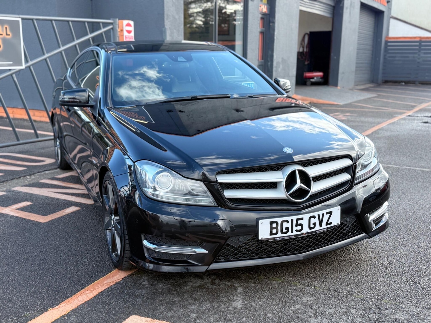 Used Mercedes-Benz C Class 2015 for sale - 76991798: Photo 2