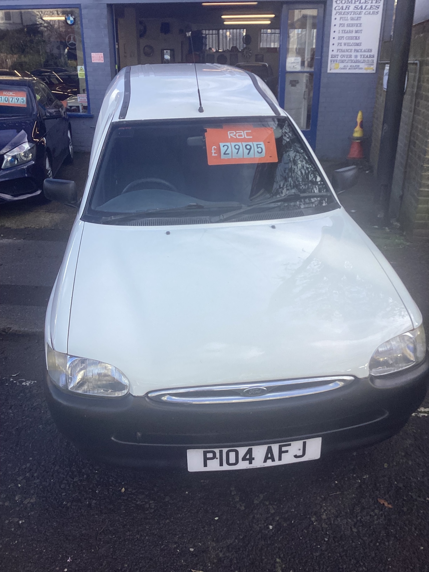 Used Ford Escort 1996 for sale - 76834654: Photo 2