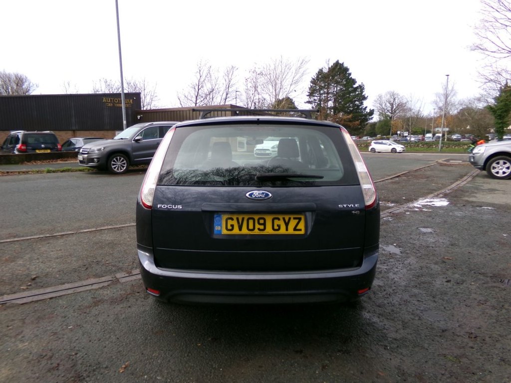 Used Ford Focus 2009 for sale - 76923871: Photo 9