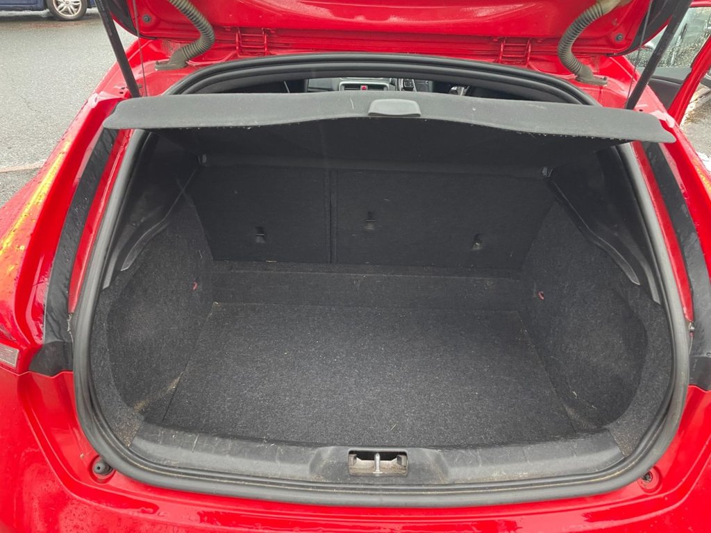 Used Volvo V40 2015 for sale - 78180919: Photo 21