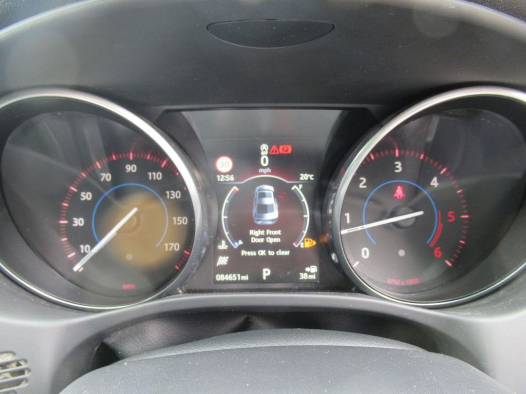 Used Jaguar XE 2016 for sale - 76685974: Photo 19