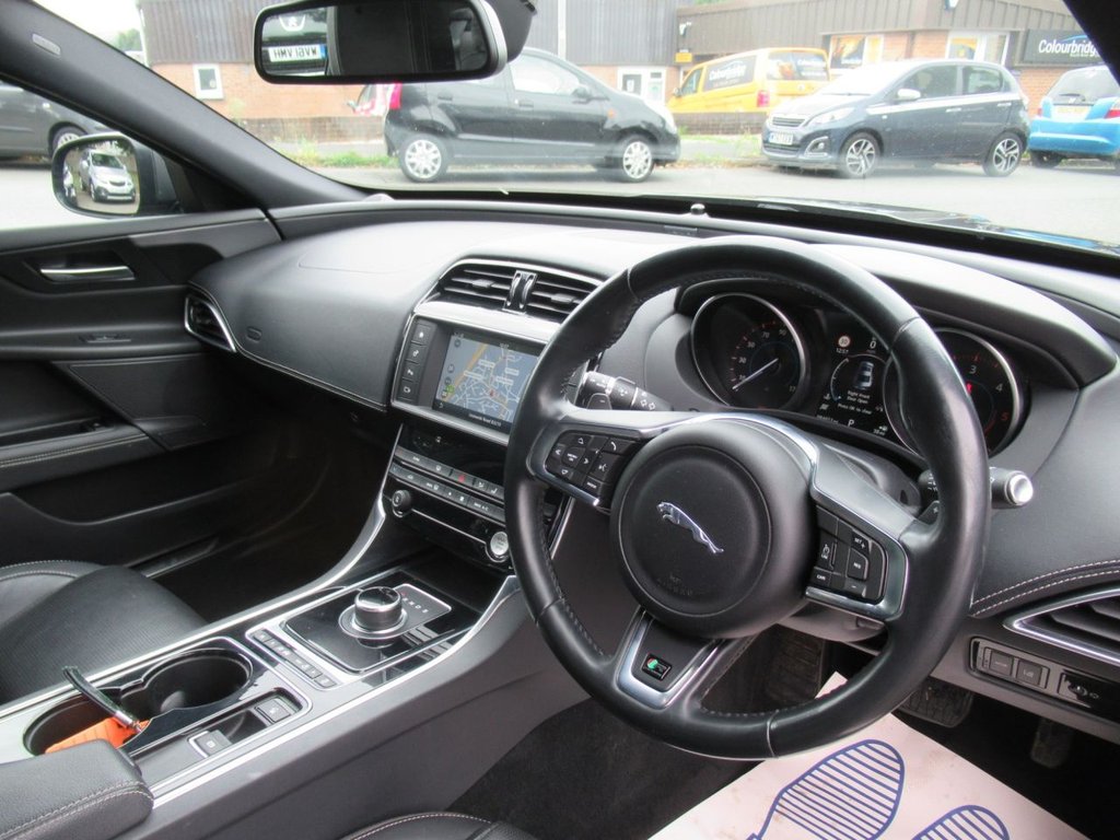 Used Jaguar XE 2016 for sale - 76685974: Photo 3