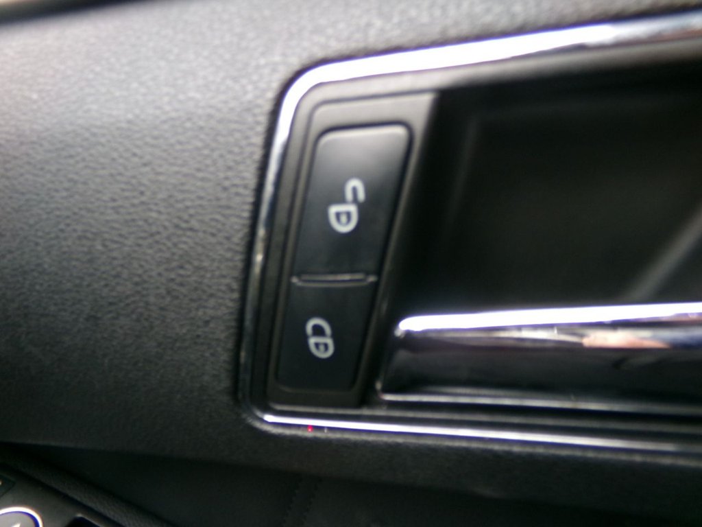 Used Mercedes-Benz E Class 2011 for sale - 76841587: Photo 28