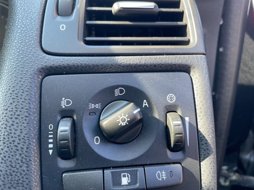 Used Volvo V50 2012 for sale - 77936961: Photo 24