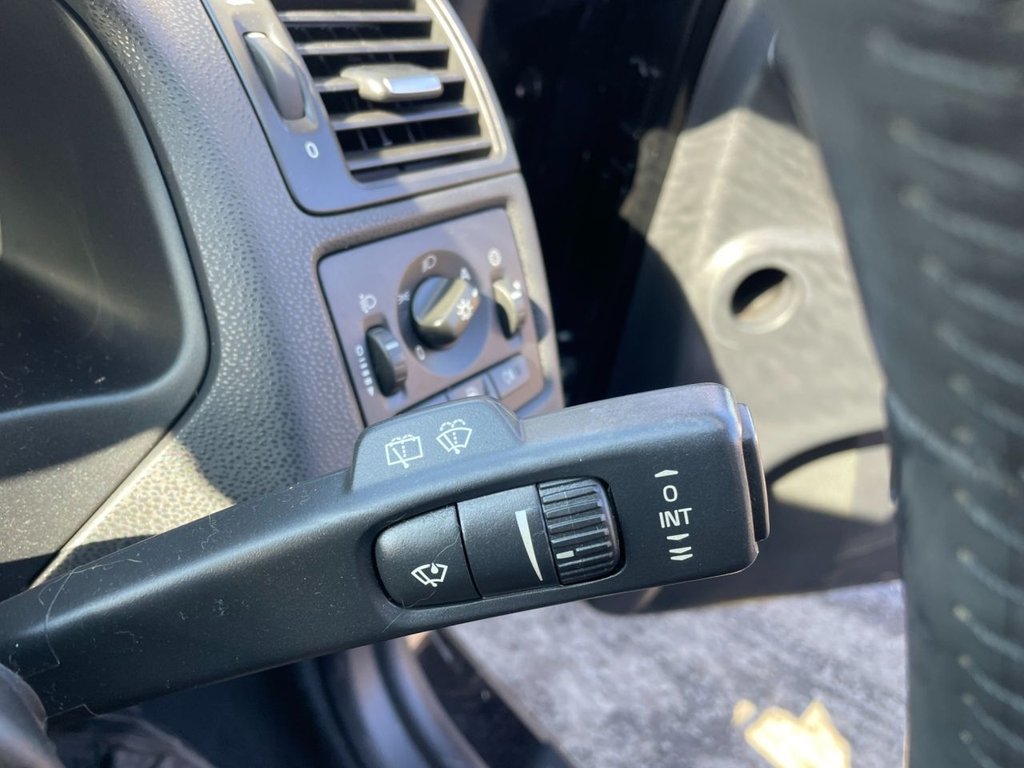 Used Volvo V50 2012 for sale - 77936961: Photo 25