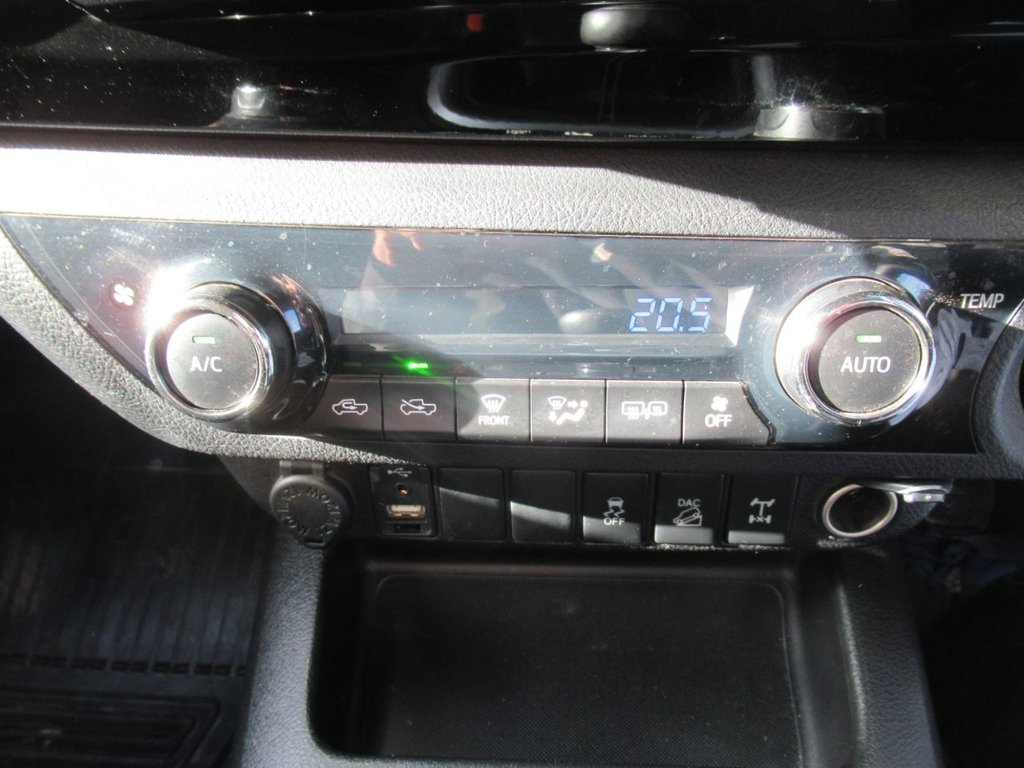 Used Toyota Hilux 2016 for sale - 76356659: Photo 24