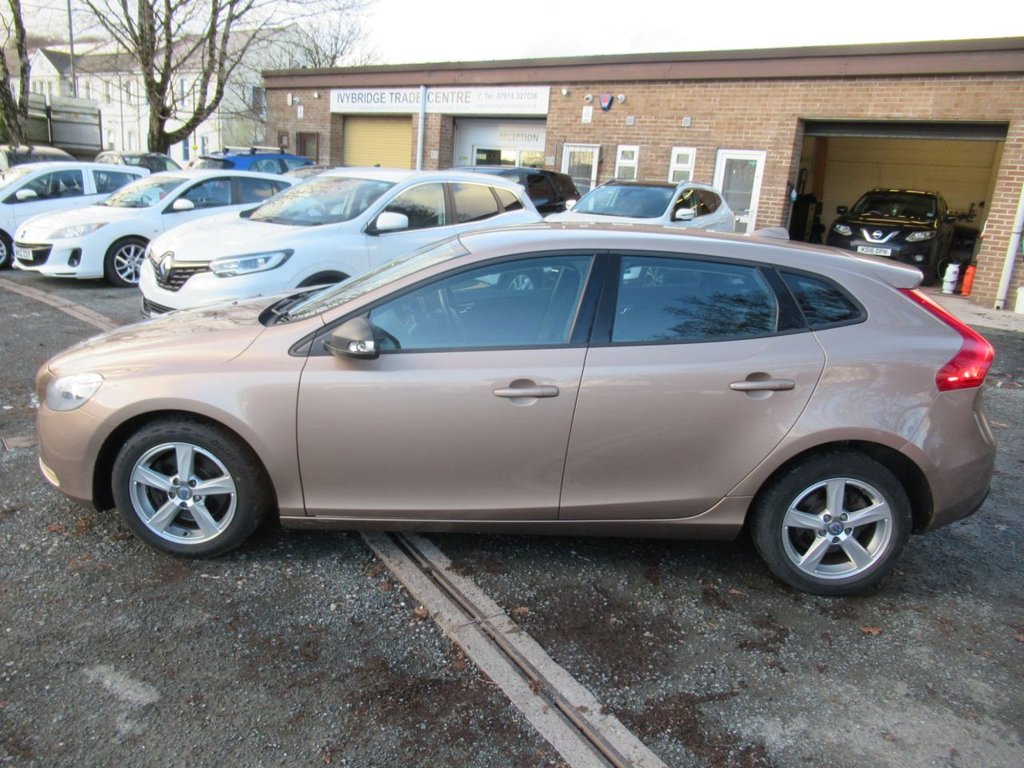 Used Volvo V40 2015 for sale - 76973849: Photo 10