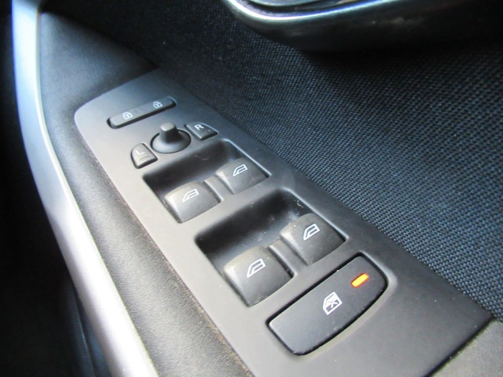 Used Volvo V40 2015 for sale - 76973849: Photo 27