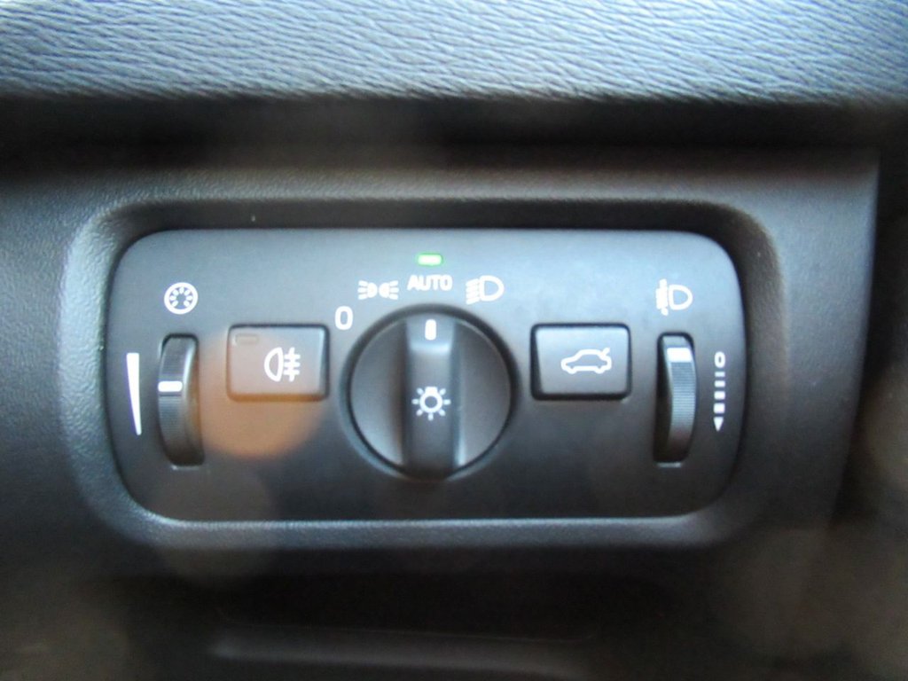 Used Volvo V40 2015 for sale - 76973849: Photo 28