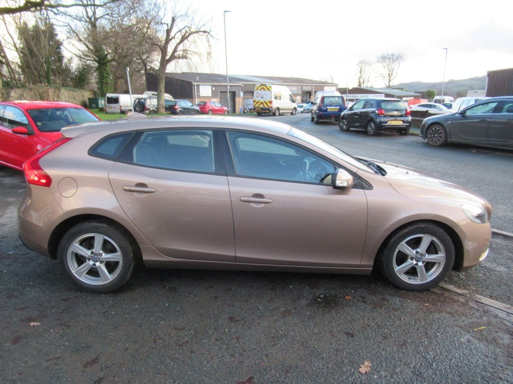 Used Volvo V40 2015 for sale - 76973849: Photo 6