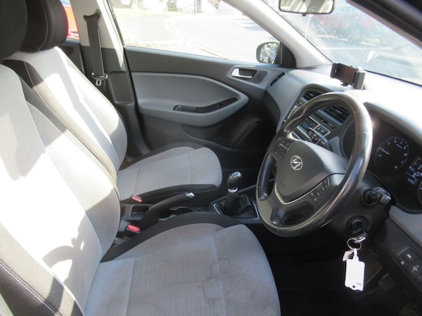 Used Hyundai i20 2015 for sale - 76210424: Photo 14