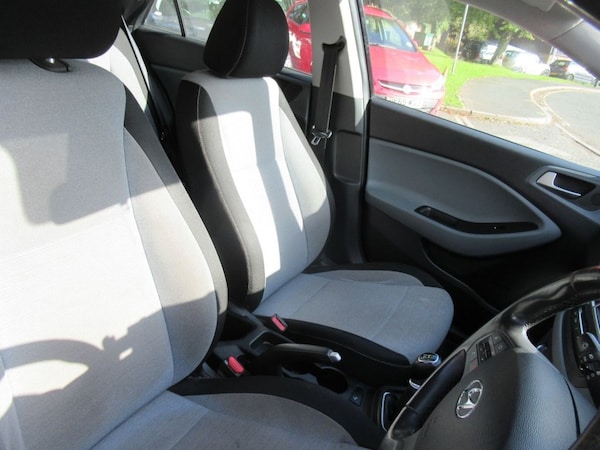 Used Hyundai i20 2015 for sale - 76210424: Photo 15