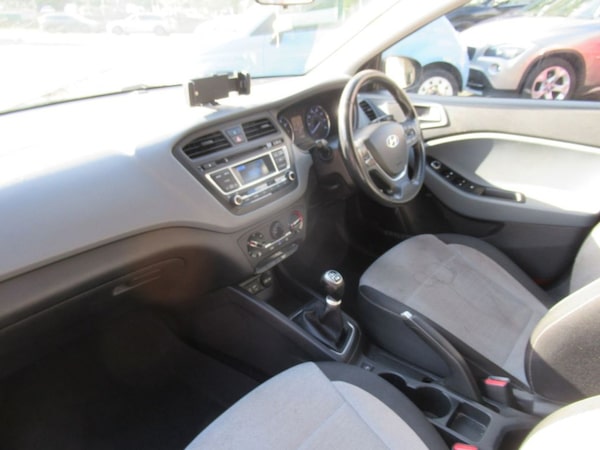 Used Hyundai i20 2015 for sale - 76210424: Photo 19