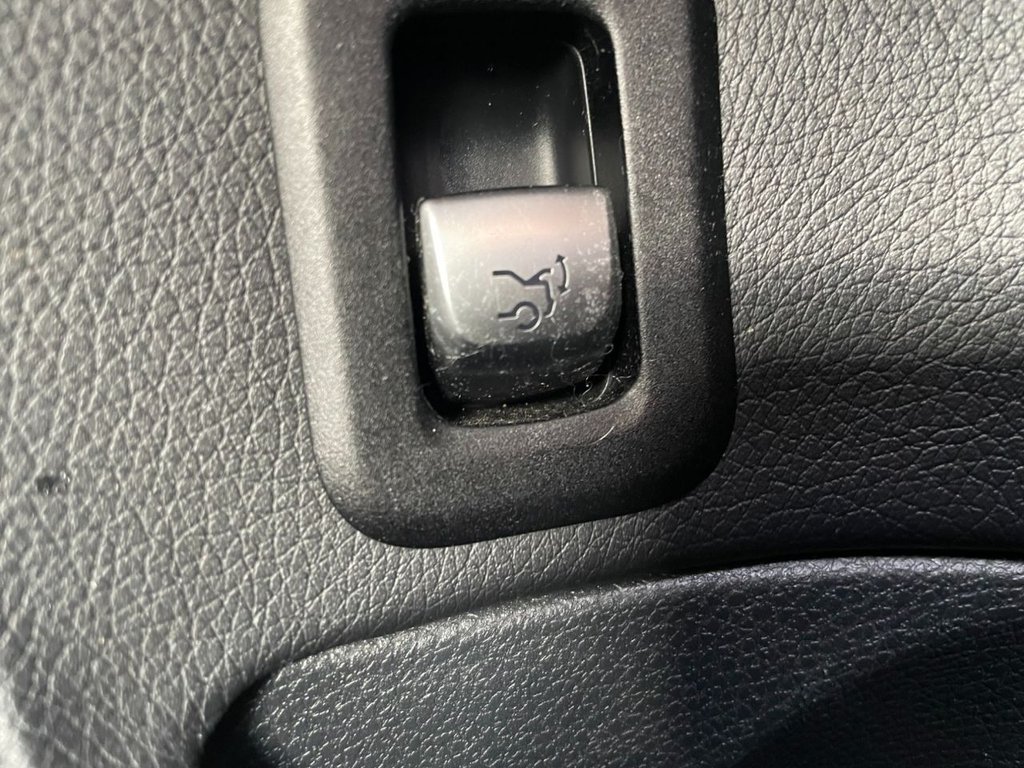 Used Mercedes-Benz C Class 2015 for sale - 77850067: Photo 43