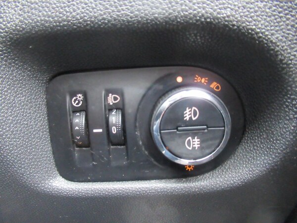 Used Vauxhall Corsa 2012 for sale - 75985865: Photo 26