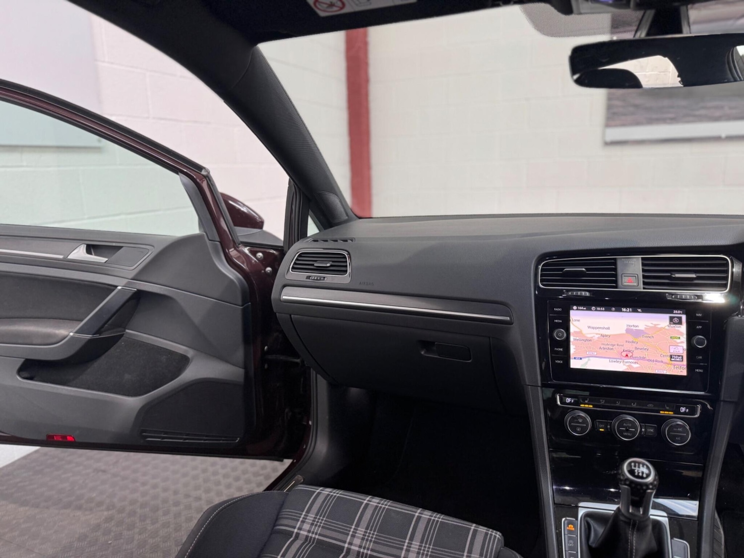 Used Volkswagen Golf 2017 for sale - 76942660: Photo 16