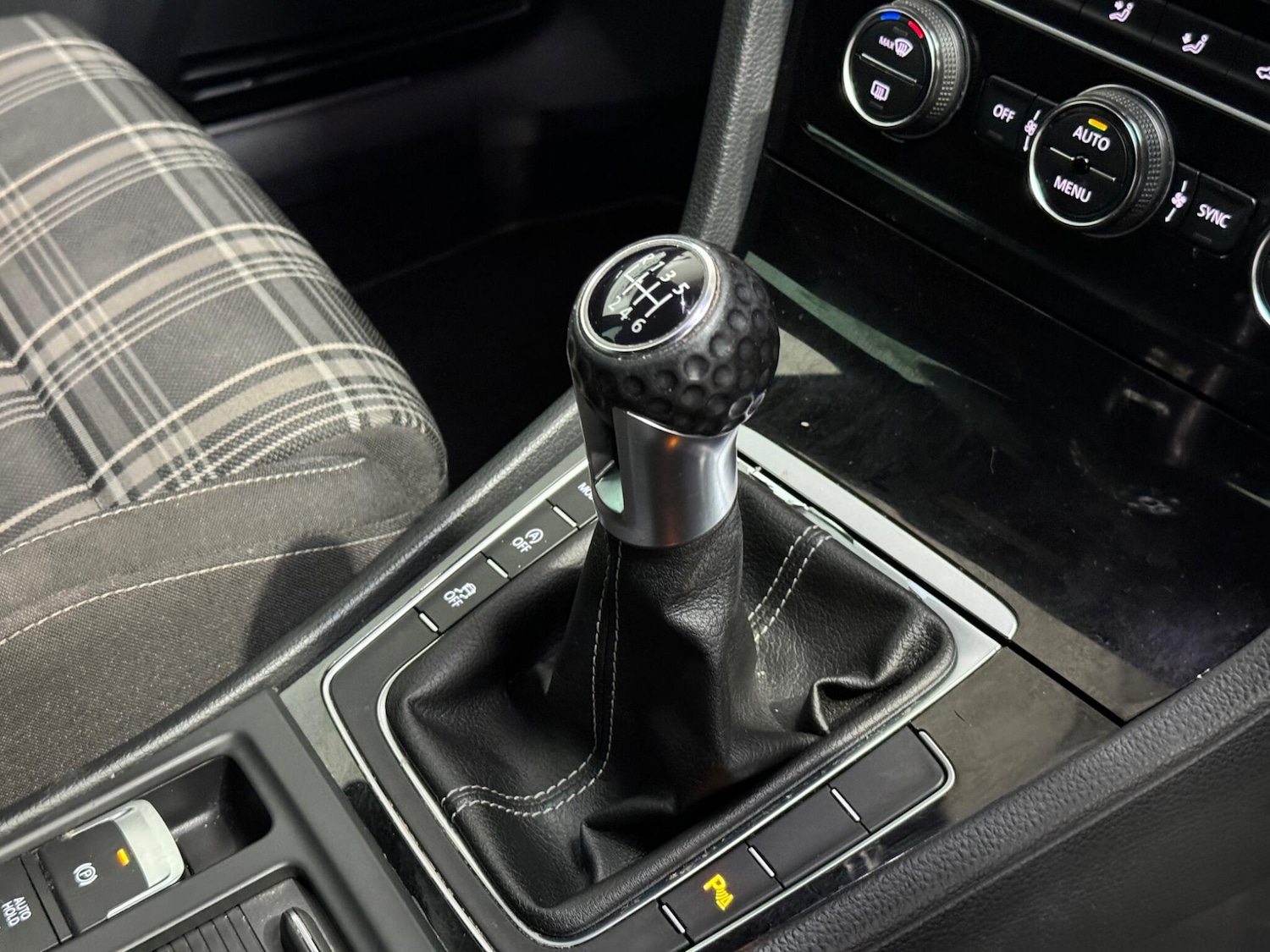 Used Volkswagen Golf 2017 for sale - 76942660: Photo 39