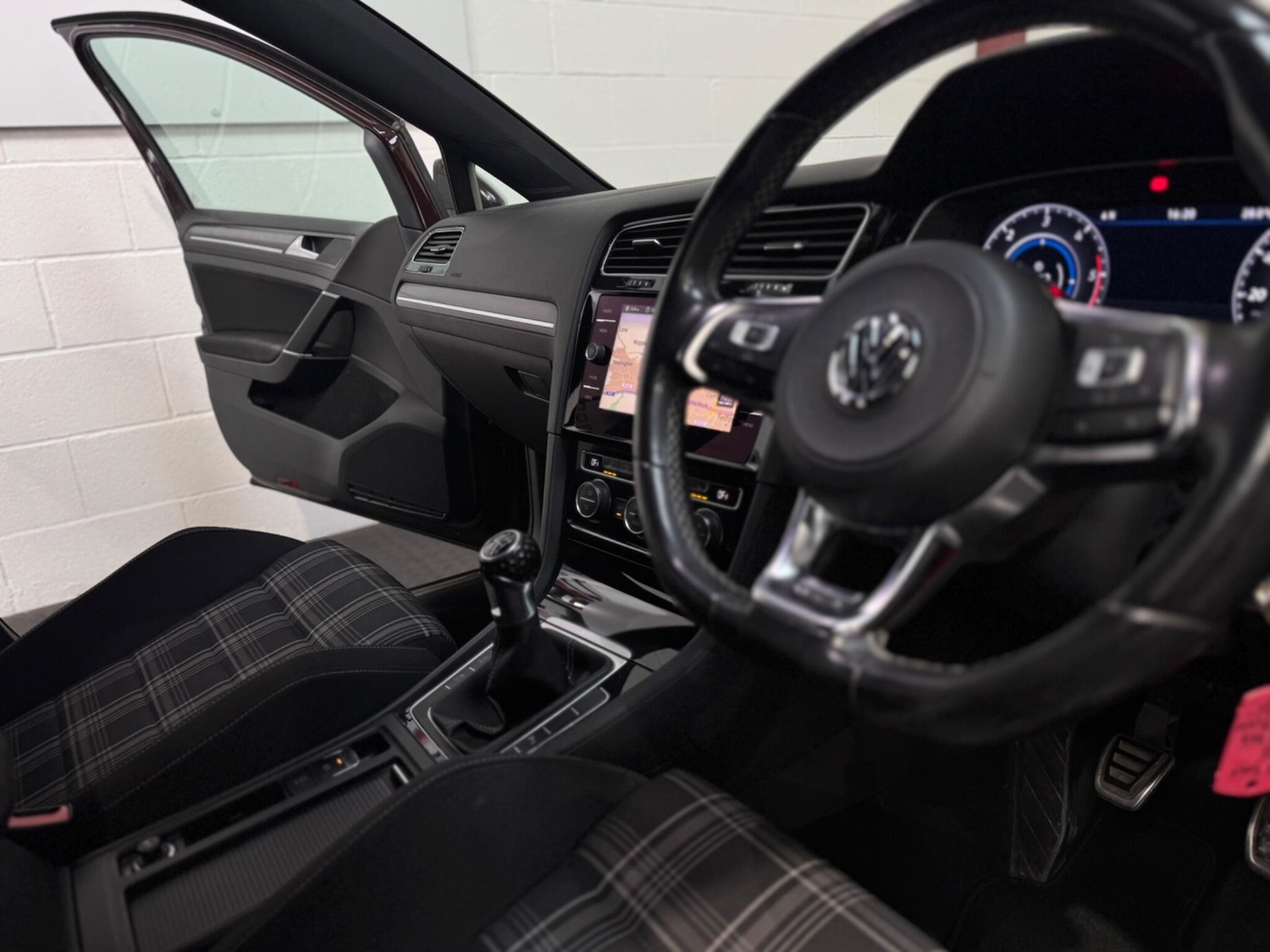 Used Volkswagen Golf 2017 for sale - 76942660: Photo 67